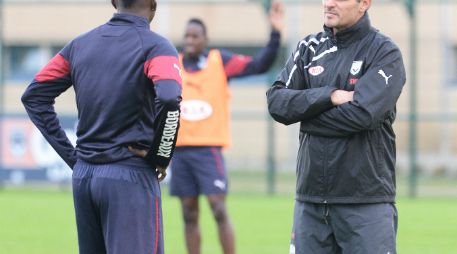 Sagnol fue señalado como prejuicioso, aunque el club le mostró respaldo. AFP / M. Fedouach