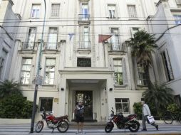 La jefa de Estado continuará internada sin especificar cuanto tiempo. EFE / D. Fernández