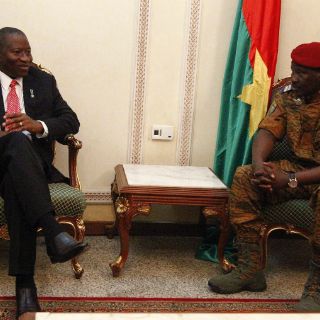 Presionan a Ejército de Burkina Faso a entregar poder a civiles