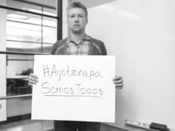 Con el título ''El mundo está viendo'' la grabación reune a varios estudiantes que condenan lo sucedido en Ayotzinapa. YOUTUBE / Boston for Ayotzinapa