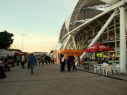 Piden a la población que acude al estadio de los Charros que no se deje engañar por personas que les piden dinero por estacionarse. EL INFORMADOR / ARCHIVO