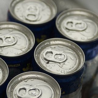 Encuentran relación de bebidas energéticas con desórdenes alimentarios