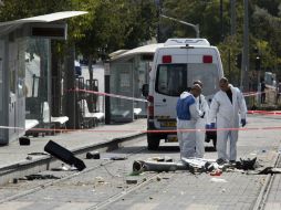 La policía dijo que el conductor estrelló su coche primero contra el andén y luego dio marcha atrás, golpeando a varios coches. EFE / J. Hollander