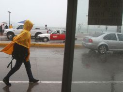 El fenómeno se desplaza hacia el noroeste con vientos sostenidos de 35 kilómetros por hora. EFE / ARCHIVO