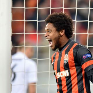Luiz Adriano sigue encendido: triplete al BATE