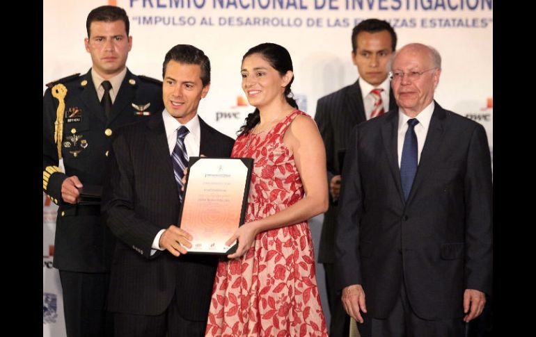 Durante la entrega del Premio Nacional de Investigación en la UNAM, el Presidente se dice convencido del respaldo de los estudiantes. SUN / A. Ojeda