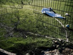 El proyectil cae en la cancha de futbol a las afueras de una secundaria, donde varios jóvenes habían salido a jugar. AFP / D. Dilkoff