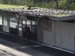 La noche de este miércoles, un grupo de manifestantes quemó una unidad del Metrobús y la estación frente a Ciudad Universitaria. SUN / F. Ramírez