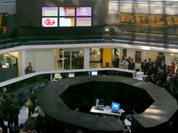 En el mercado de divisas, la moneda mexicana muestra una apreciación de 0.30 por ciento y se cotiza en alrededor de 13.60 pesos por dól SUN / ARCHIVO