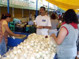 Reducen los precios del pollo, servicios de telefonía, tomate verde, productos para el cabello, naranja, aguacate y plátanos. EL INFORMADOR / ARCHIVO