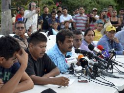 En la rueda de prensa participaron varios padres de normalistas y un estudiante. AP / A. Gonzalez