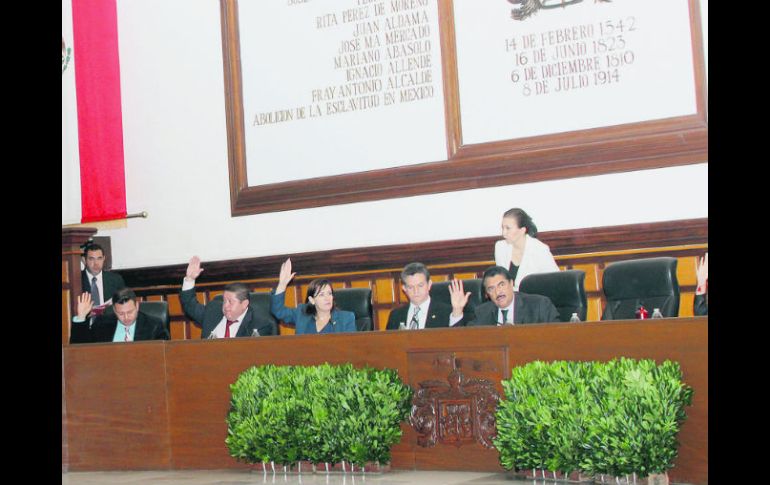 Durante dos horas se prolongó la discusión en el Ayuntamiento por el arrendamiento para renovar la mitad de lámparas del municipio. EL INFORMADOR /