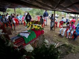 Dos hombres de la comunidad Nasa fueron asesinados hace tres días por guerrilleros de las FARC. AFP / L. Robayo