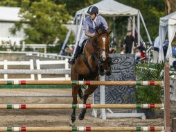 A lomos de 'Askari', Éric del Río ganó ayer la prueba libre de obstáculos a 1.40 metros. EL INFORMADOR / A. Hernández