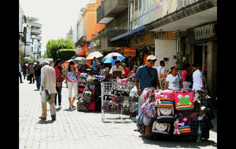 El Ayuntamiento tapatío tiene un plan contra el comercio informal en los cuadrantes de Santa Mónica, Pedro Moreno y Morelos. EL INFORMADOR / ARCHIVO