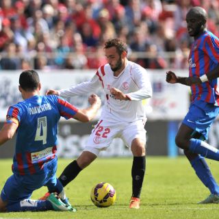 Sevilla se aleja de la cima en España