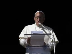 En su mensaje dominical, el Papa rinde homenaje a los que trabajaron para derribar el muro berlinés. AP / G. Borgia