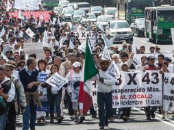 Se han unido familias, estudiantes y trabajadores a lo largo del recorrido por lo que ahora se calculan poco más de 500 personas. SUN / G. Espinosa