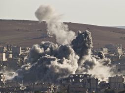 El humo se eleva en la ciudad siria de Kobani, después de un ataque aéreo de los Estados Unidos. AP / V. Ghirda
