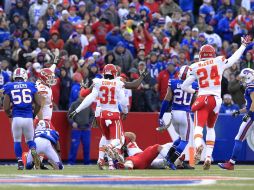 Los Jefes celebran luego de que Anthony Sherman recuperara un fumble para dejarle listo el escenario a Alex Smith. AP / B. Wippert