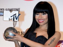 La rapera Nicki Minaj da el anuncio durante la vigésima edición de los premios. AFP / O. Scarff