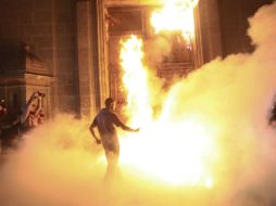 La noche del sábado se vandalizó el Palacio Nacional. EFE / S. Gutiérrez