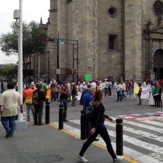 Comerciantes del Corona obstruyen Hidalgo y Alcalde