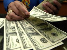 El tipo de cambio para solventar obligaciones en moneda extranjera pagaderas es de 13.5528 pesos. AFP / ARCHIVO