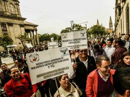 Un grupo de unas cien personas acudió a las instalaciones del Poder Judicial. EL INFORMADOR / A. Hernández