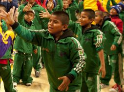 Los niños triquis realizaron una gira por Inglaterra, Francia y España, donde participaron en la Copa Barcelona. EFE / ARCHIVO