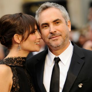 Alfonso Cuarón protesta por normalistas en el MoMA