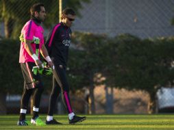 Claudio Bravo (i) uno de los refuerzos para esta temporada en Barcelona. EFE / A. García