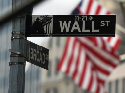 La Bolsa de Valores de Nueva York opera con pérdidas moderadas. AP / J. Samad