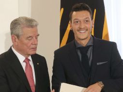 Özil se vio envuelto en un escándalo familiar. EFE / W. Kumm