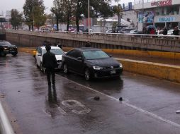 La circulación sobre ambos sentidos de la avenida Vallarta están cerrados, sólo se permite el tránsito vehicular por las laterales. EL INFORMADOR /