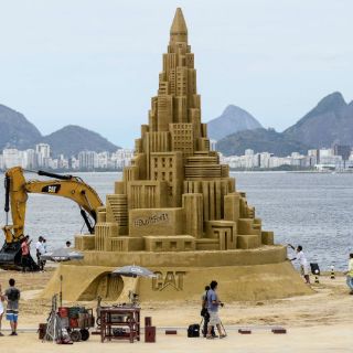 Enorme castillo de arena en Brasil busca entrar al libro Guinness