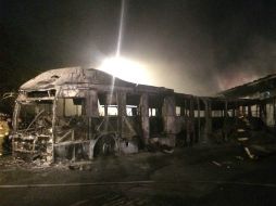 Durante el ataque, lanzan artefactos explosivos e incendian parcialmente la estación CU del Metrobús en el DF. SUN / ARCHIVO