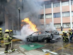 Los destrozos forman parte de su estrategia de lucha en la exigencia de la aparición con vida de los normalistas. AFP / P. Pardo
