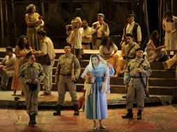 El elenco resaltó con el talento de la mezzosoprano J. María Lo Mónaco, quien interpreta a la altiva gitana 'Carmen'. EL INFORMADOR / J. Mendoza