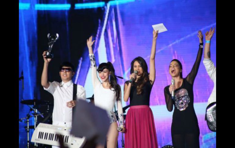 Para los que no pudieron asistir al evento, podrán disfrutarlo en vivo a través de Telehit y en Telehit.com, además de redes sociales. TWITTER / @TvTelehit.