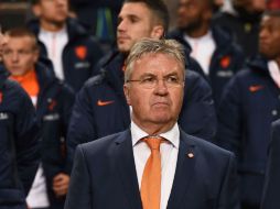 Guus Hiddink no logra afinar a la Naranja Mecánica; afirmó que renunciará si no le ganan a Letonia. AFP / E. Dunand
