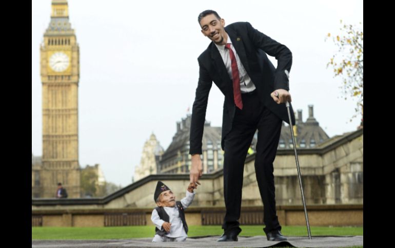 Ambos han resaltado 'la emoción y la sorpresa' al verse por primera vez. EFE / F. Arrizabalaga