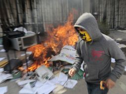 Estas acciones forman parte de las movilizaciones radicales por la desaparición de los 43 normalistas desaparecidos. AFP / P. Pardo