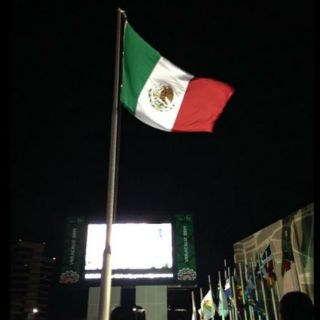 La Bandera mexicana ya ondea en Veracruz 2014
