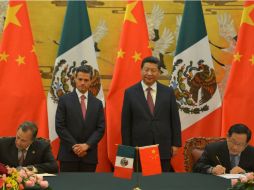 El presidente de México, Enrique Peña Nieto, y el mandatario chino, Xi Jinping, atestiguaron la firma de 14 acuerdos de cooperación. NTX / Presidencia