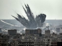 En cuanto los yihadistas se apoderan de un edificio, la aviación de la coalición golpea y mata a un gran número. AFP / A. Messinis