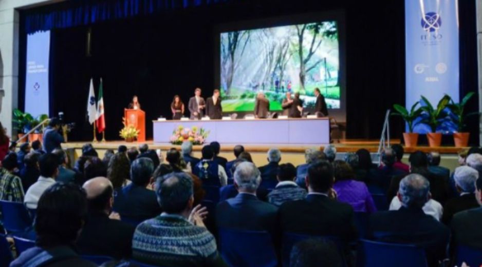 La Ceremonia de Cambio de Rector dio inicio a las 19:00 horas en el Auditorio Pedro Arrupe de la Universidad. TWITTER / @ITESO