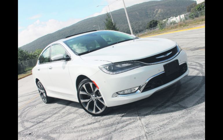 Atractivo. En persona, el 200C tiene mucha presencia y 'personalidad' gracias a sus nuevas líneas. EL INFORMADOR /