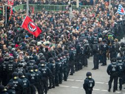 La concentración neonazi discurre sin incidentes, acordonada en todo momento por un poderoso dispositivo de seguridad. EFE /
