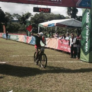 Lorenza Morfín cierra un buen año con plata en JCC